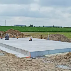 Płyta fundamentowa czy fundamenty - co wybrać, aby uniknąć kosztów?