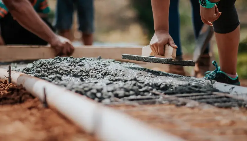 Jaki beton na fundament - wybierz odpowiednią klasę dla trwałości budowy
