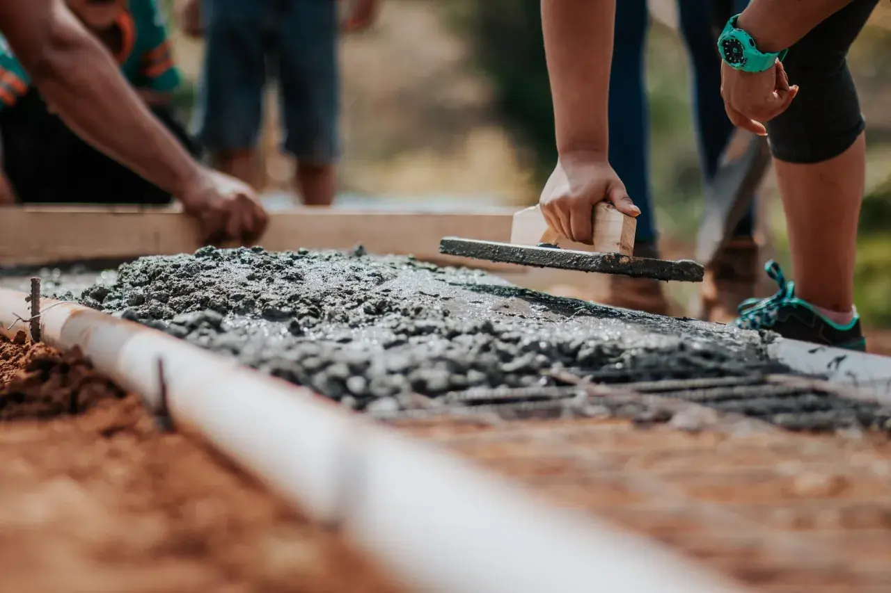 Jaki beton na fundament - wybierz odpowiednią klasę dla trwałości budowy