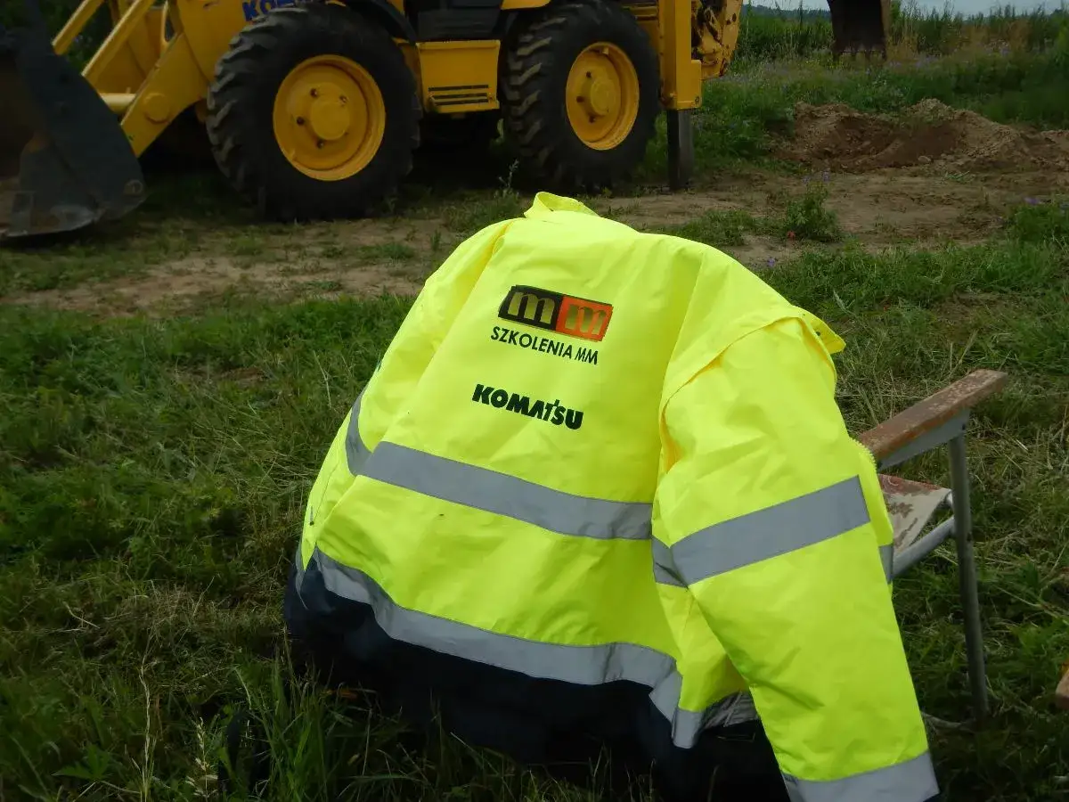 Kamizelka Komatsu z logo 